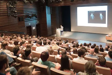 学会での発表の様子