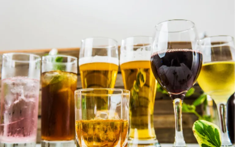 お酒や刺激物となる飲み物の数々